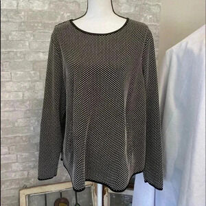 Elle black & white shirt